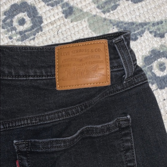 Levi’s Black Mom Shorts - Picture 3 of 4